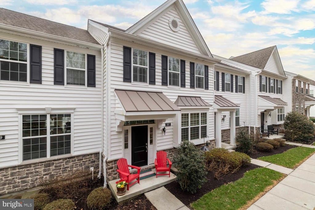 3 bedroom condo for sale at 207 Avian Aly Media 19063 - $659,900