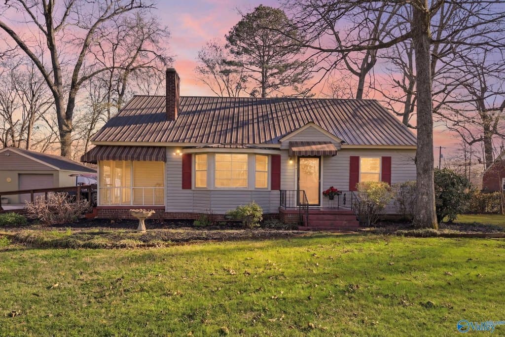 2 bedroom house for sale at 214 Oakland Ave Boaz - $179,900