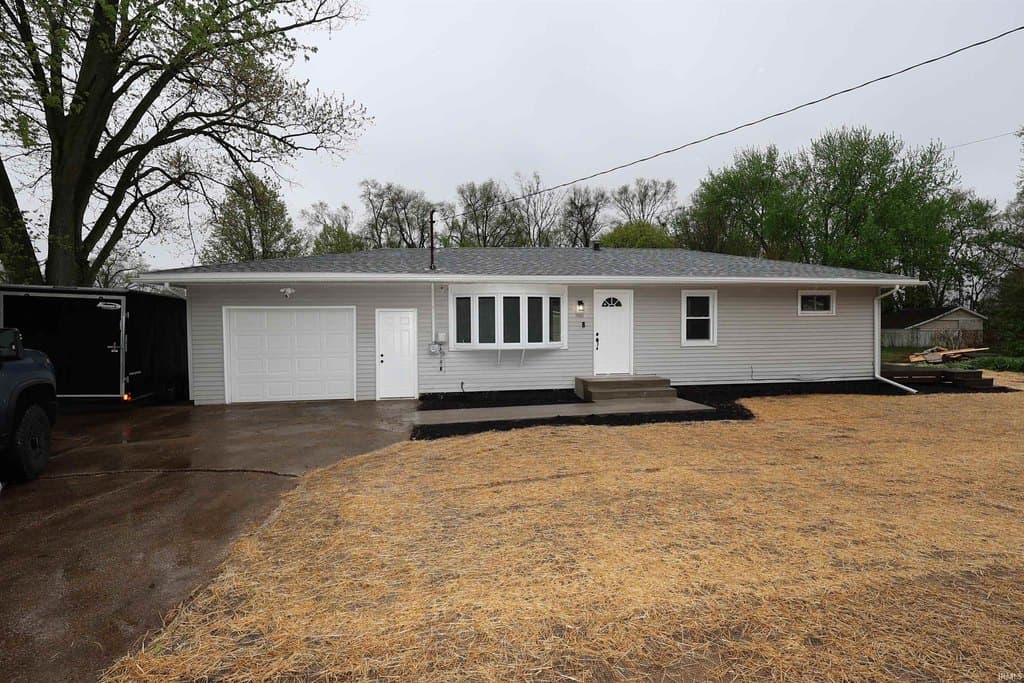 3 bedroom house for sale at 26022 County Road 4 Simonton Lake 46514 - $219,900