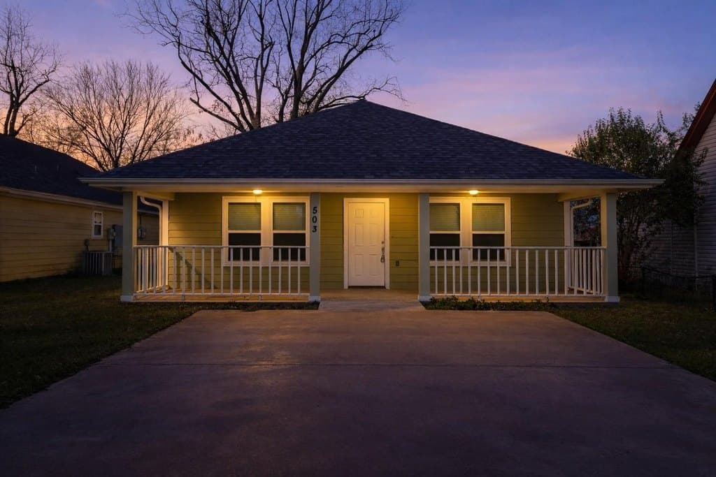 3 bedroom house for sale at 503 Washington Ave McGregor - $280,000