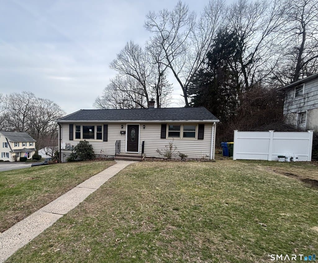 2 bedroom house for sale at 117 Arden Rd Waterbury 06708 - $329,999