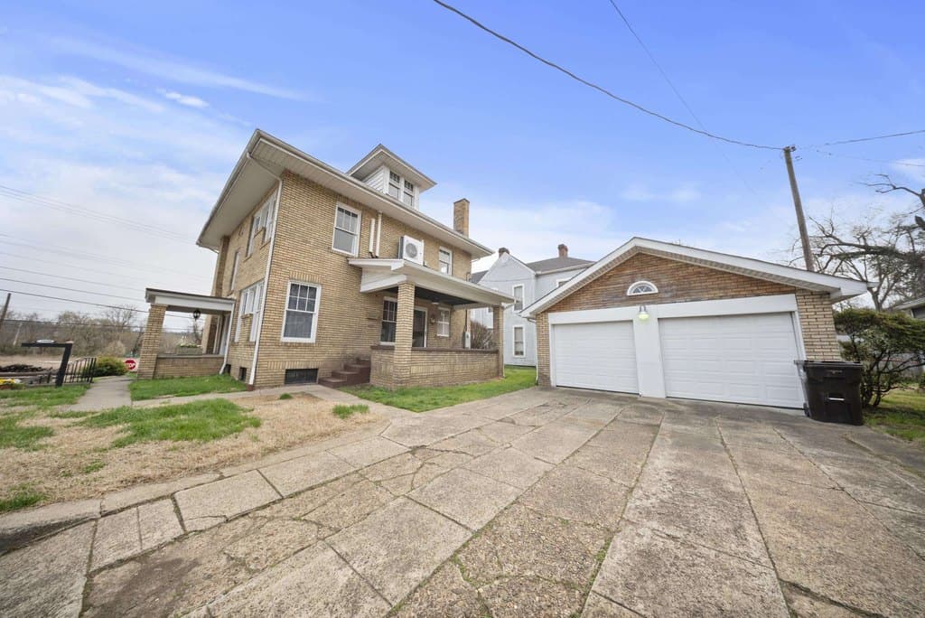5 bedroom house for sale at 1000 Center St Catlettsburg - $249,500