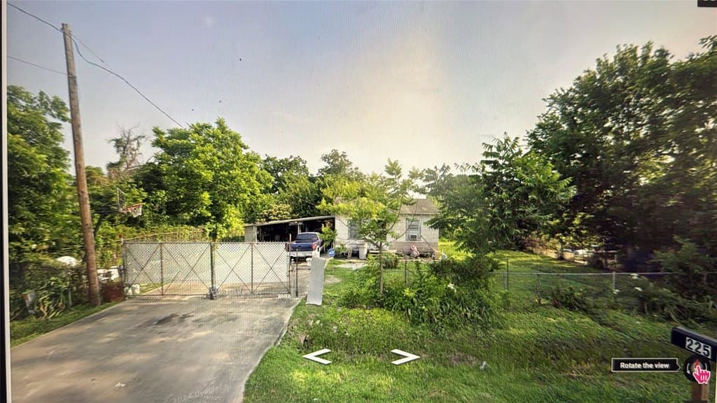 2 bedroom house for sale at 225 Dale St Aldine - $250,000