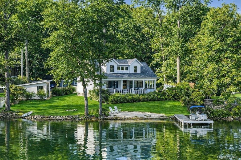 3 bedroom house for sale at 33 Brook Ave Beekman - $849,000