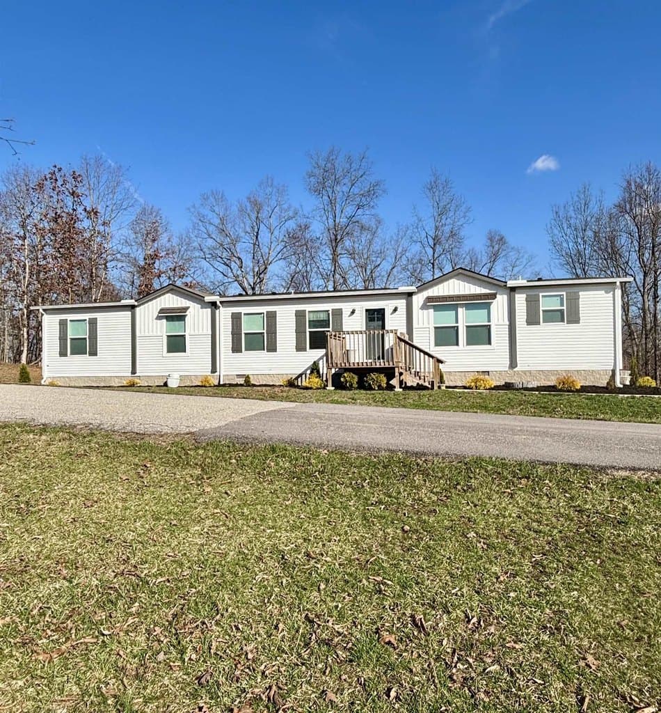 4 bedroom mobile home for sale at 4458 Mesa Dr Catlettsburg - $239,900