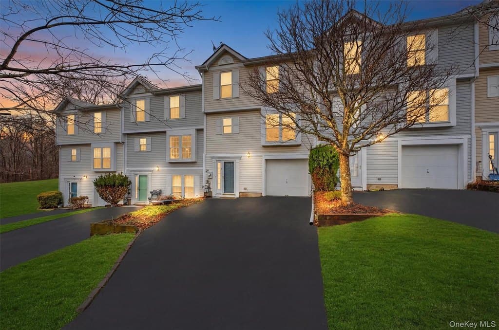 3 bedroom house for sale at 15 Helen Ct Beacon - $424,930