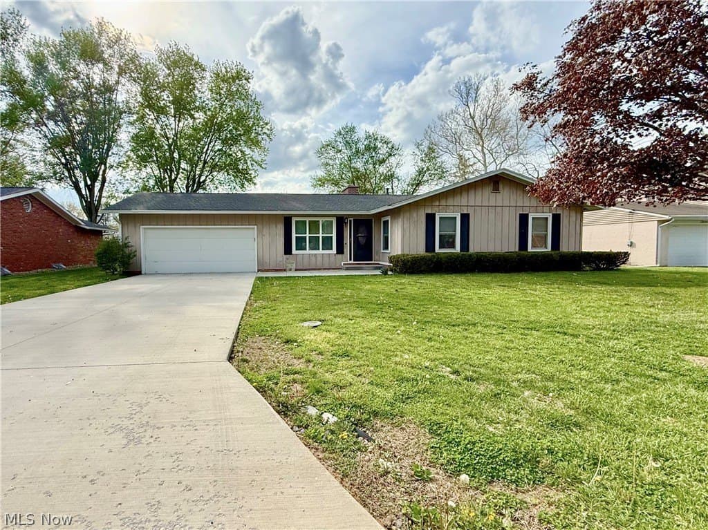 4 bedroom house for sale at 307 Strecker Ln Marietta 45750 - $299,000