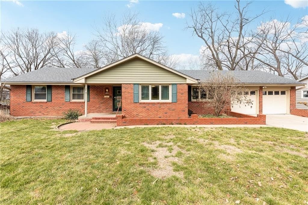4 bedroom house for sale at 6138 Hemlock St Merriam 66202 - $365,000