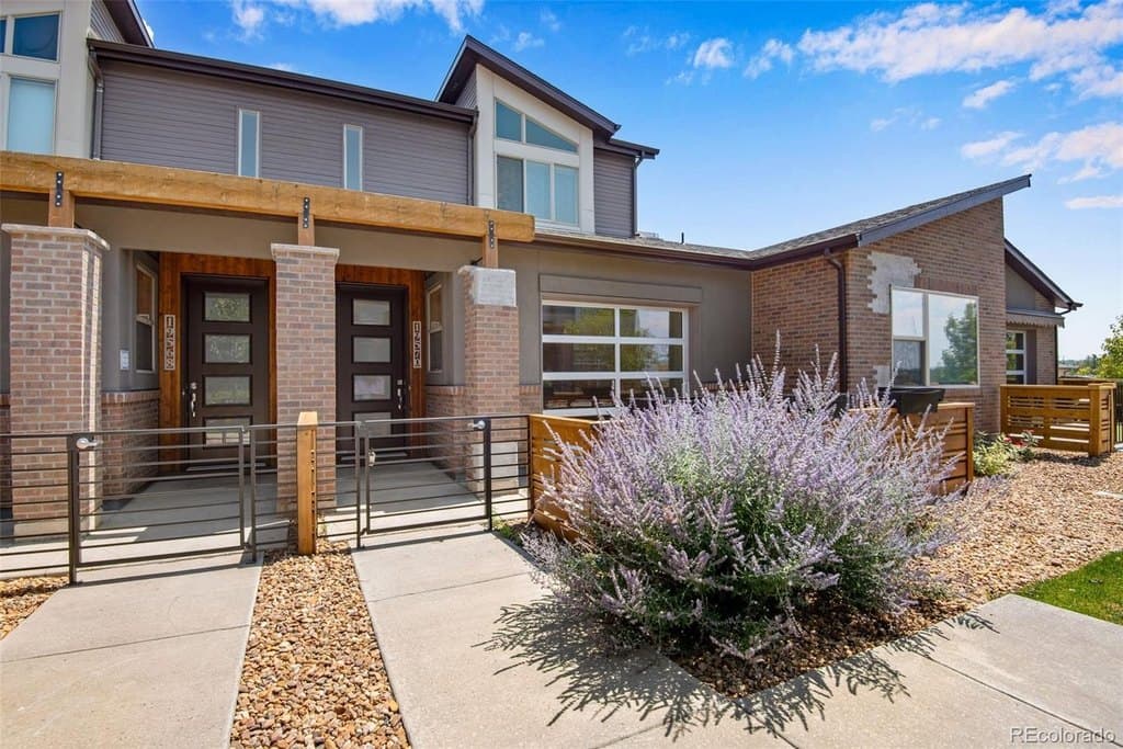 3 bedroom townhouse for sale at 19570 E Sunset Cir Centennial 80015 - $499,800