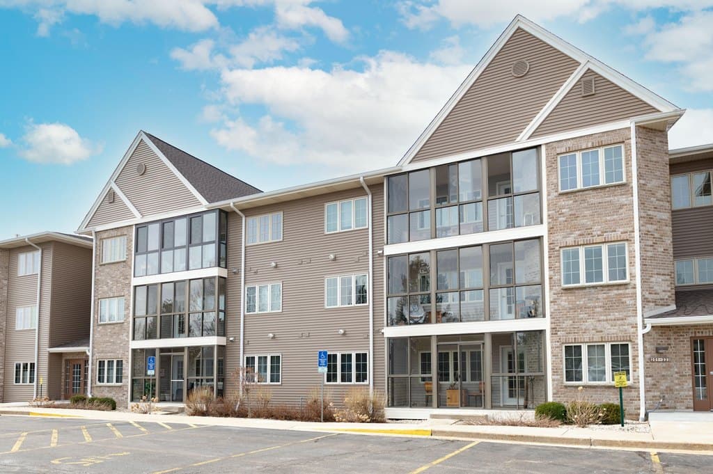 2 bedroom condo for sale at 207 Oconomowoc Pkwy Oconomowoc 53066 - $300,000