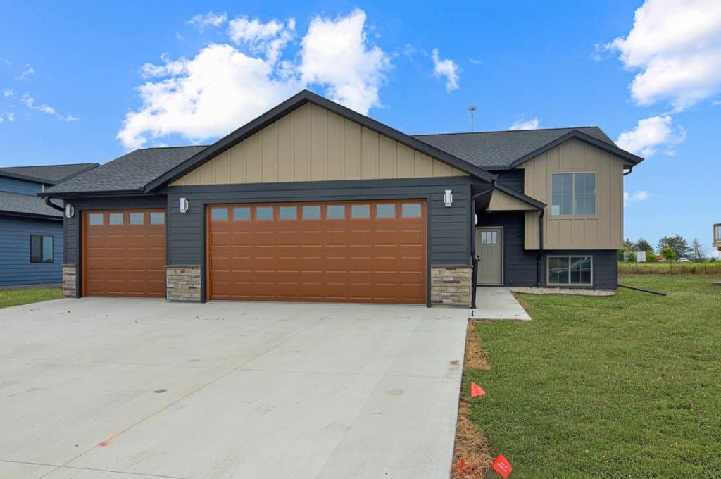 4 bedroom house for sale at 310 Audra Dr Aurora - $379,900