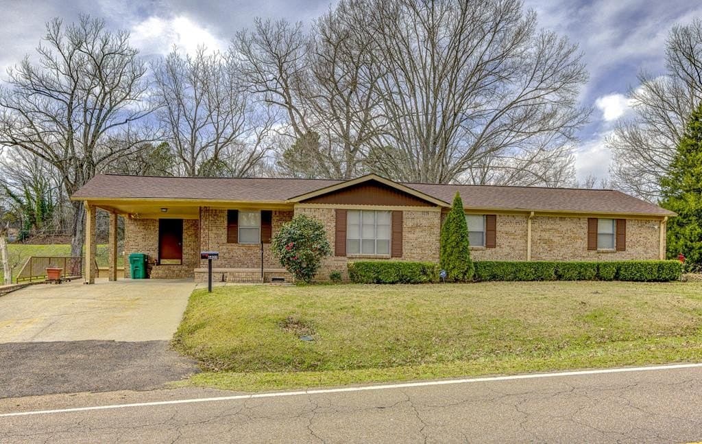 3 bedroom house for sale at 6427 Paxton Rd Beechwood - $170,000