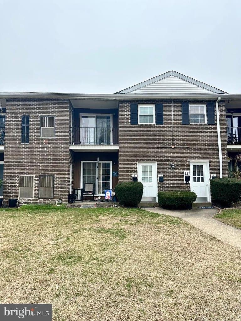 2 bedroom condo for sale at 1294 Cooper St Apt D10 Beverly - $140,000