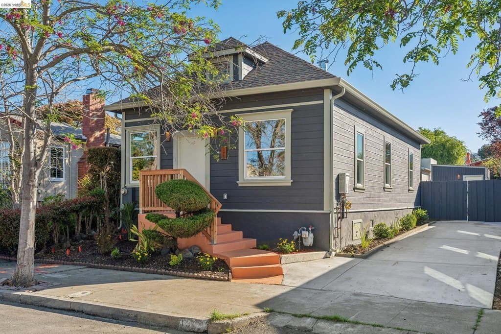 2 bedroom house for sale at 1339 Kains Ave Berkeley - $899,000
