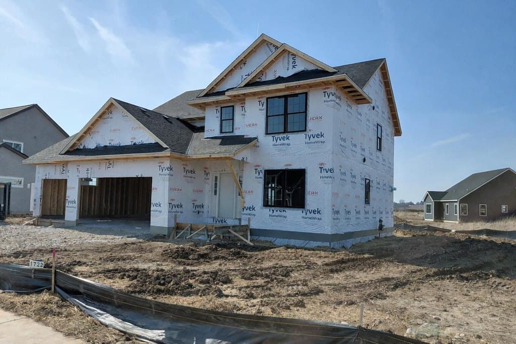 4 bedroom house for sale at 1722 Hammock Ln Oconomowoc 53066 - $659,900