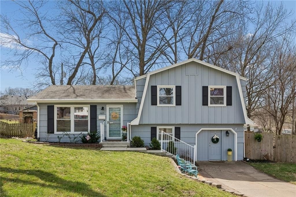 3 bedroom house for sale at 1605 NE 62nd Ter Gladstone 64118 - $265,000