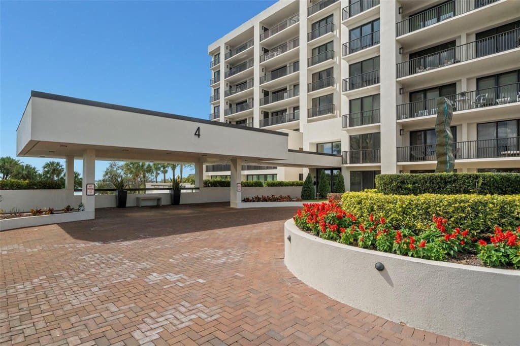 2 bedroom condo for sale at 4 Belleview Blvd Apt 108 Belleair - $965,000