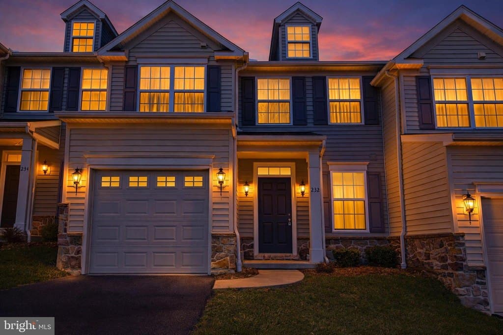 3 bedroom condo for sale at 232 Kestrel Ln Boalsburg - $350,000