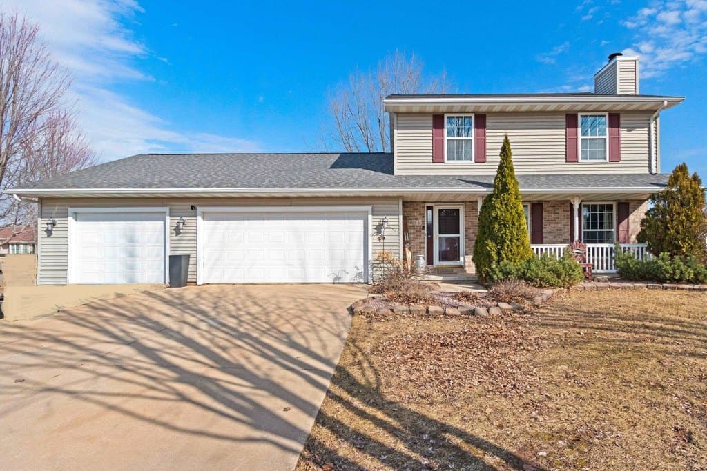 3 bedroom house for sale at 2715 Altair St Bellevue - $379,900