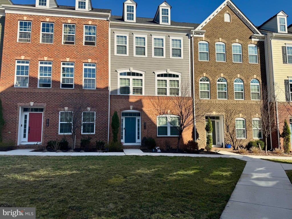 3 bedroom condo for sale at 6016 Hidden Meadow Unit 14 Ellicott City 21043 - $690,000