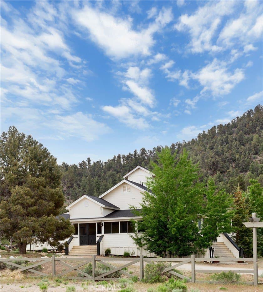 4 bedroom house for sale at 2000 Baldwin Lake Rd Big Bear City - $998,000
