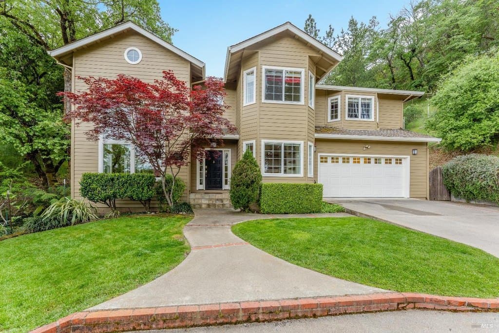 4 bedroom house for sale at 1247 Myszka Pl Ukiah 95482 - $995,000