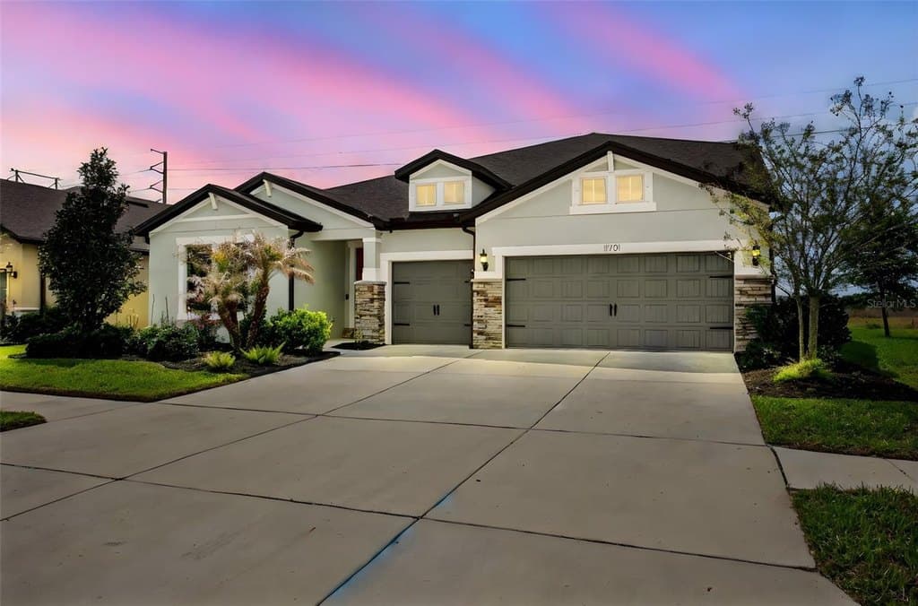 6 bedroom house for sale at 11701 Brighton Knoll Loop Riverview 33579 - $630,000