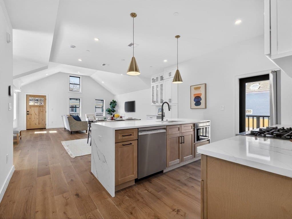 3 bedroom condo for sale at 14 Hamlet St Unit B Somerville 02143 - $1,195,000