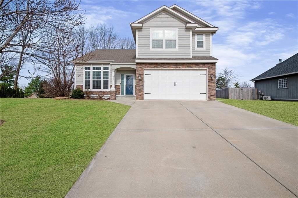 4 bedroom house for sale at 802 154th Cir Basehor - $425,000