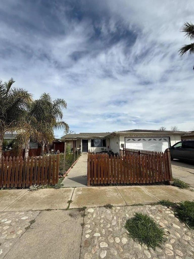 4 bedroom house for sale at 244 Larson Ln Greenfield - $555,000
