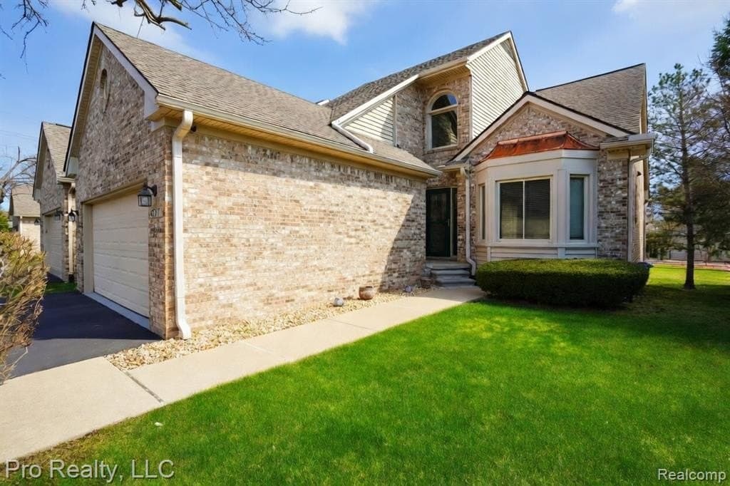 3 bedroom condo for sale at 45317 Stonehedge Dr Plymouth 48170 - $554,900