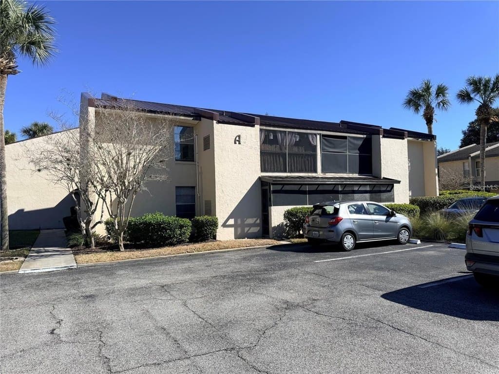 2 bedroom condo for sale at 100 E Kentucky Ave Apt A6 DeLand 32724 - $117,900