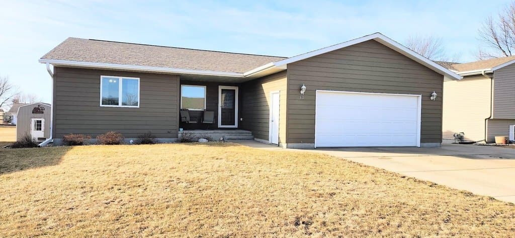 4 bedroom house for sale at 625 Sawgrass St Yankton 57078 - $357,500