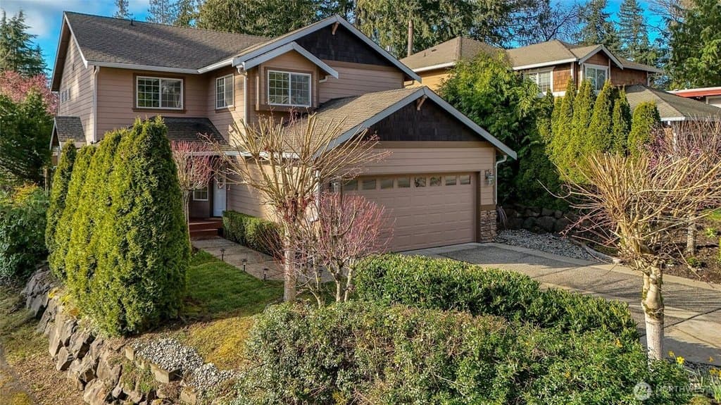 4 bedroom house for sale at 725 N 198th St Shoreline 98133 - $1,015,000