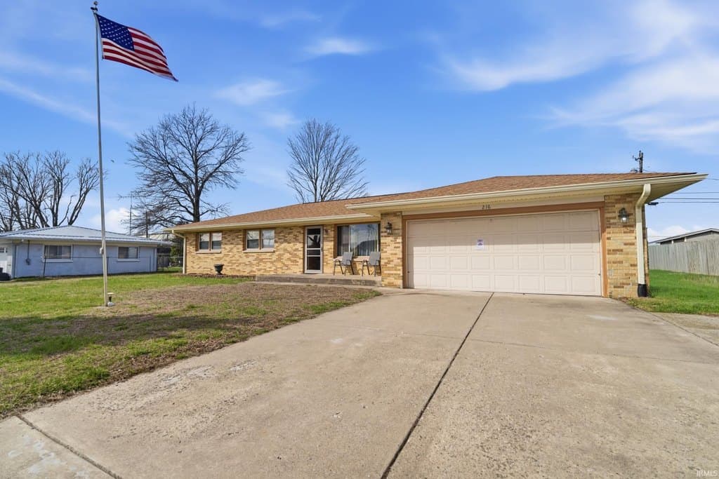 3 bedroom house for sale at 216 Eastland Dr Lafayette - $245,000