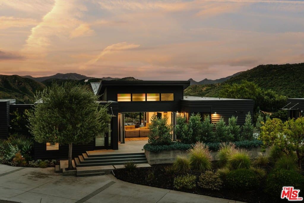 4 bedroom house for sale at 3649 Kanan Rd Agoura Hills - $3,990,000