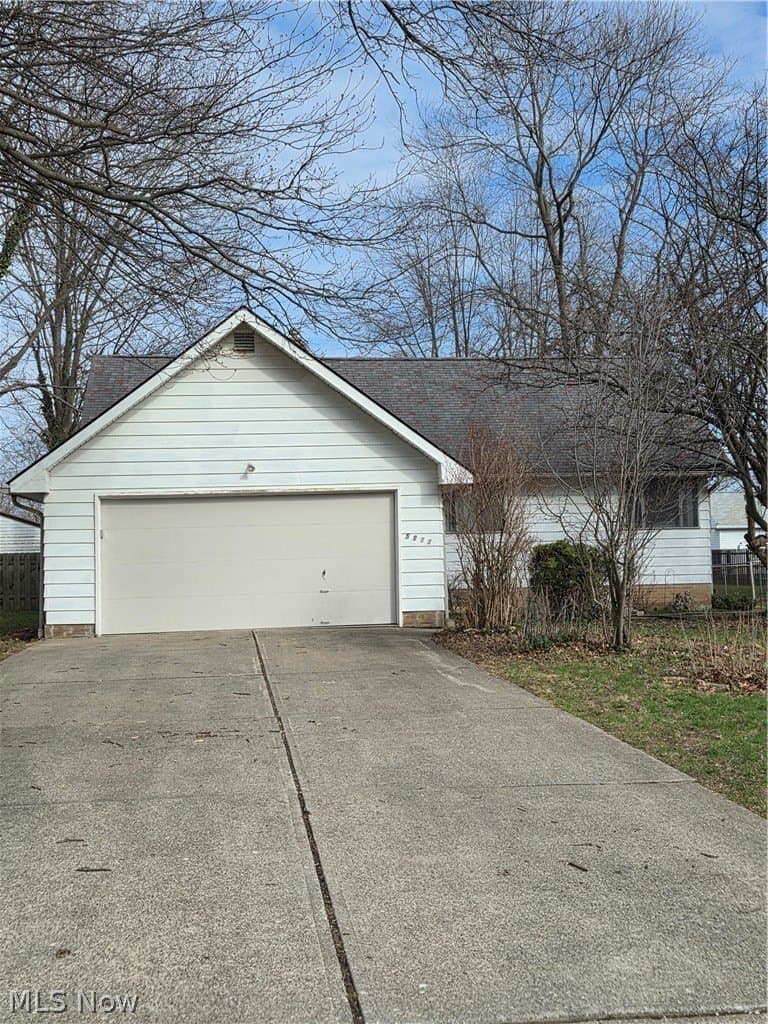 5 bedroom house for sale at 5933 Decker Rd North Olmsted 44070 - $314,900