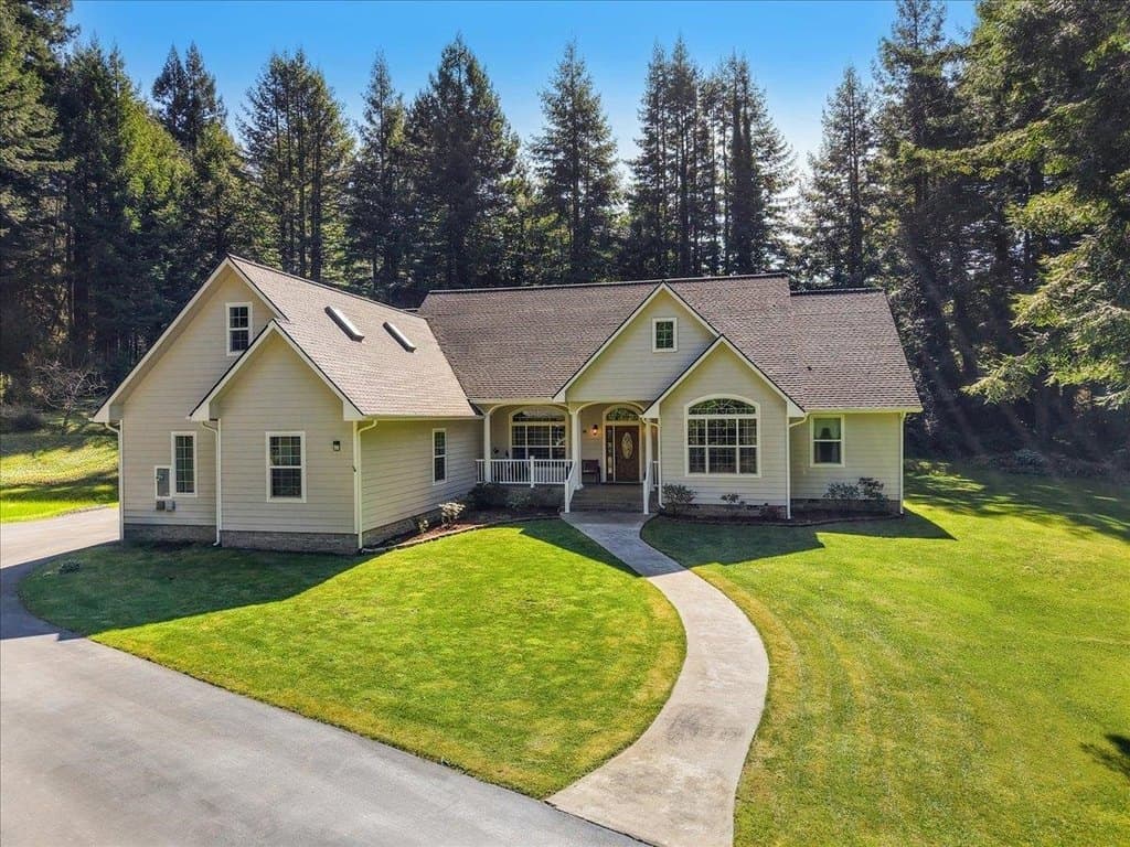 5 bedroom house for sale at 180 Haley Ln Crescent City 95531 - $735,000