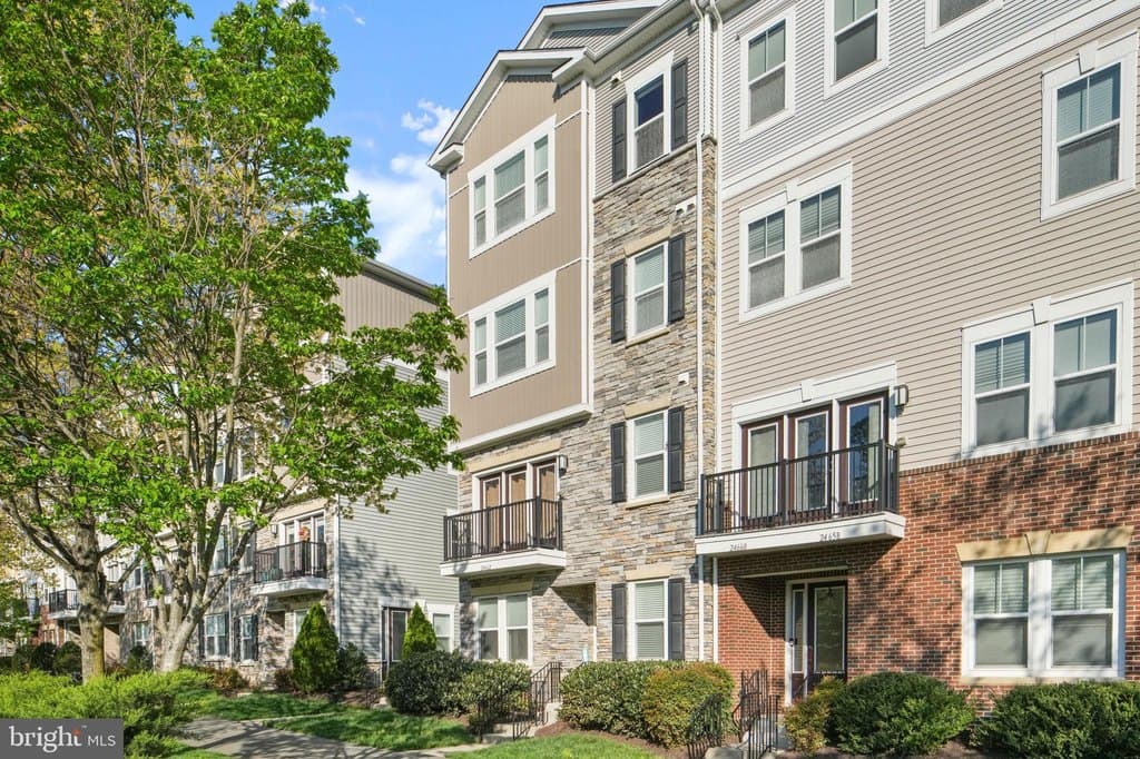 3 bedroom condo for sale at 24664 Cable Mill Ter Stone Ridge 20105 - $575,000
