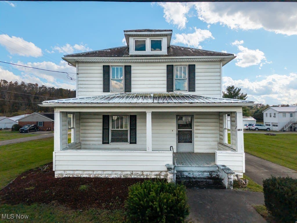 4 bedroom house for sale at 322 and 318 3rd St Beverly - $235,000