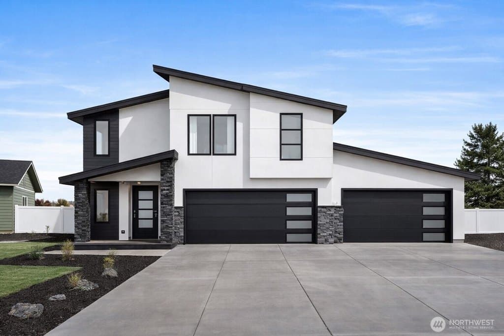 3 bedroom house for sale at 525 N Bluff West Dr Moses Lake 98837 - $599,900