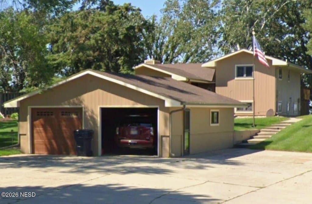 3 bedroom house for sale at 828 Hidden Valley Dr Watertown 57201 - $799,000