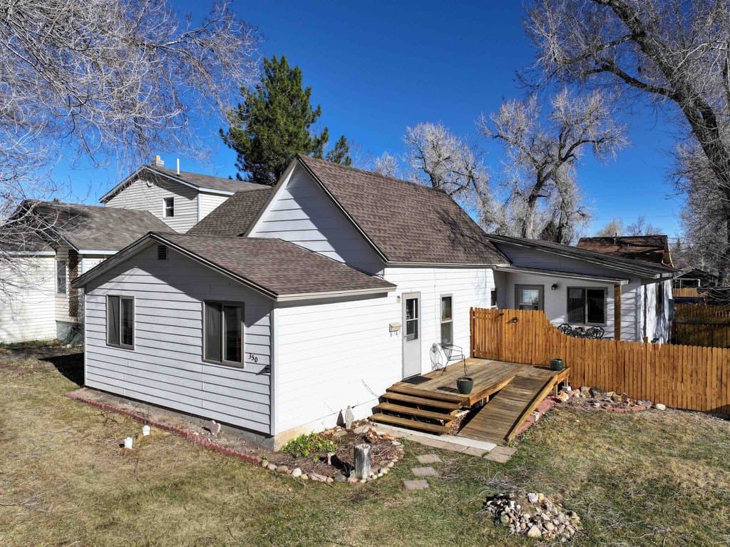 4 bedroom house for sale at 350 Canyon St Lander 82520 - $450,000
