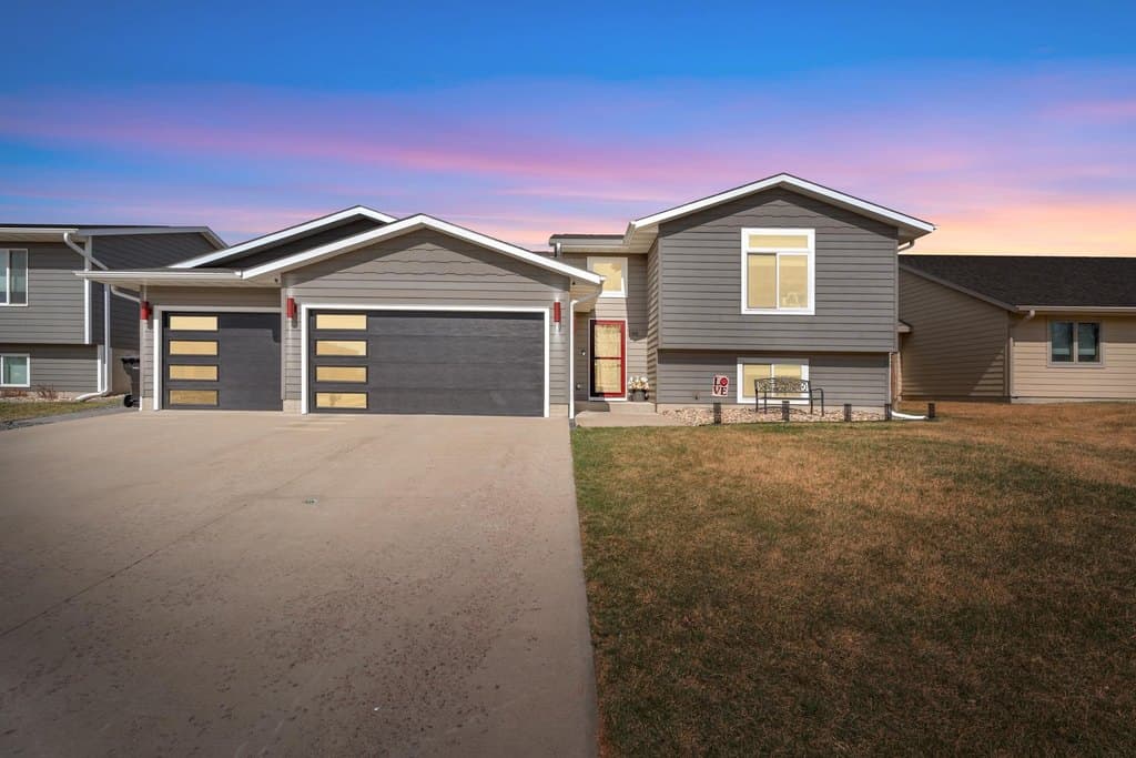 5 bedroom house for sale at 200 W 22nd St Yankton 57078 - $379,000