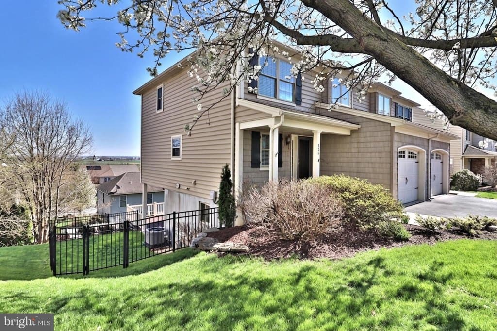 3 bedroom townhouse for sale at 136 Eagle Dr Ephrata 17522 - $347,500
