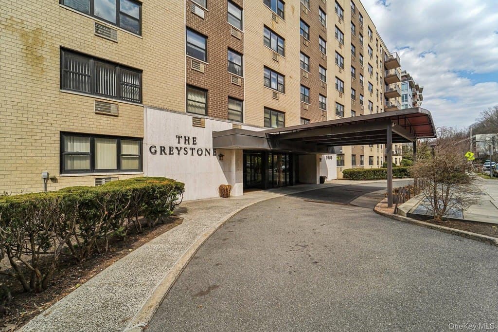 2 bedroom coop for sale at 1085 Warburton Ave Apt 316 Yonkers 10701 - $325,000