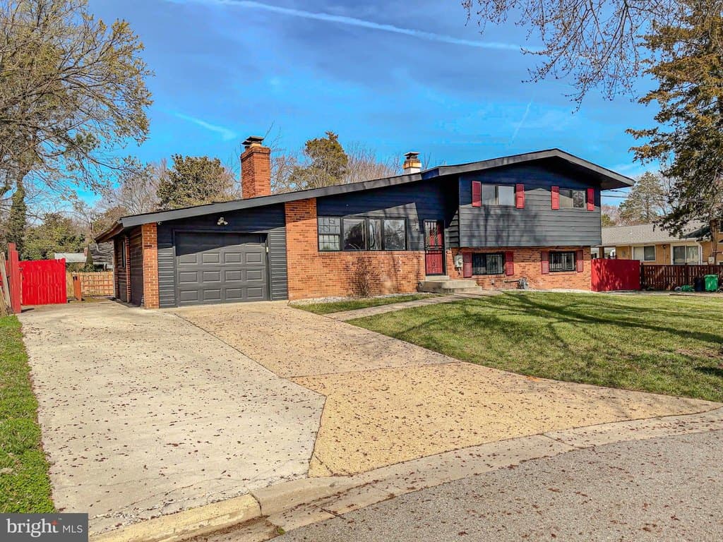 4 bedroom house for sale at 5504 Westminster Ct Camp Springs - $565,000