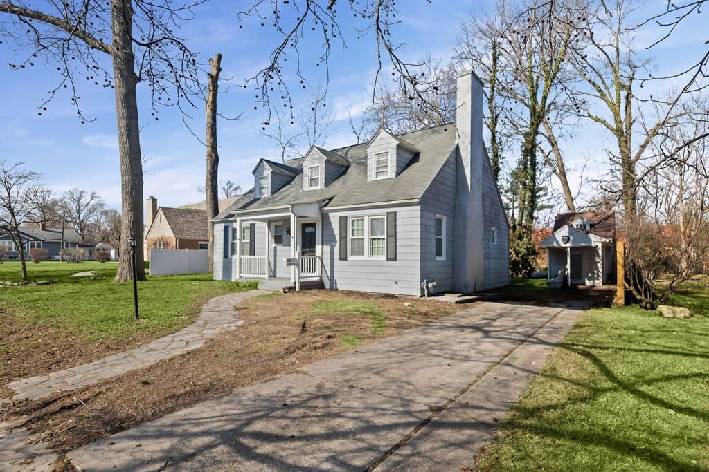 4 bedroom house for sale at 418 Cedar St Centralia - $168,900