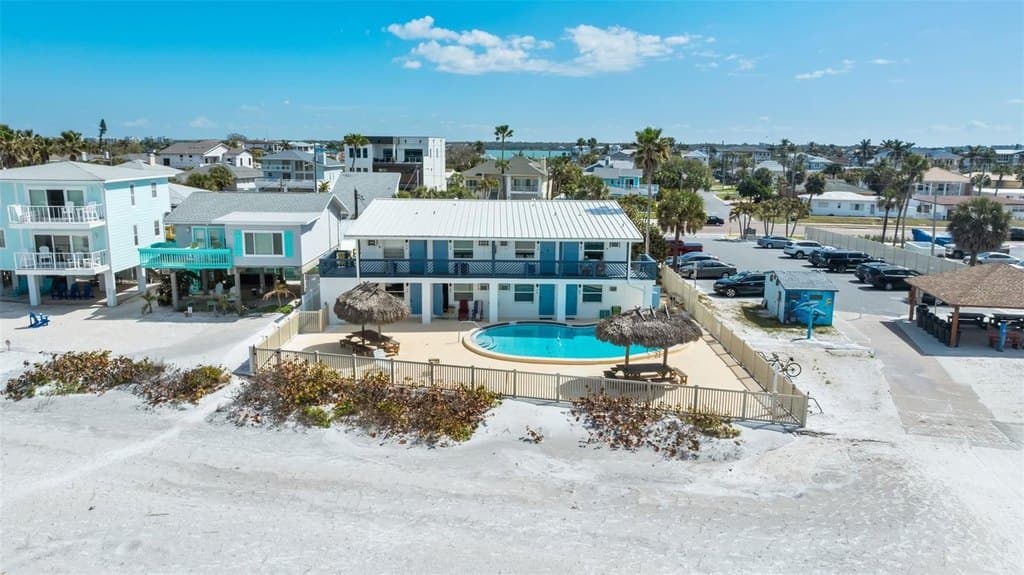 1 bedroom condo for sale at 2700 Gulf Blvd Unit 1E Belleair Beach - $549,000