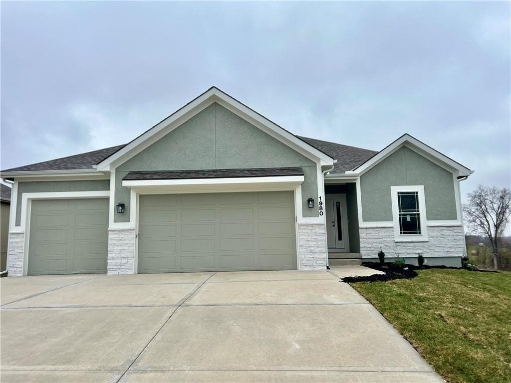 4 bedroom house for sale at 1921 Longview Dr Liberty 64068 - $549,900